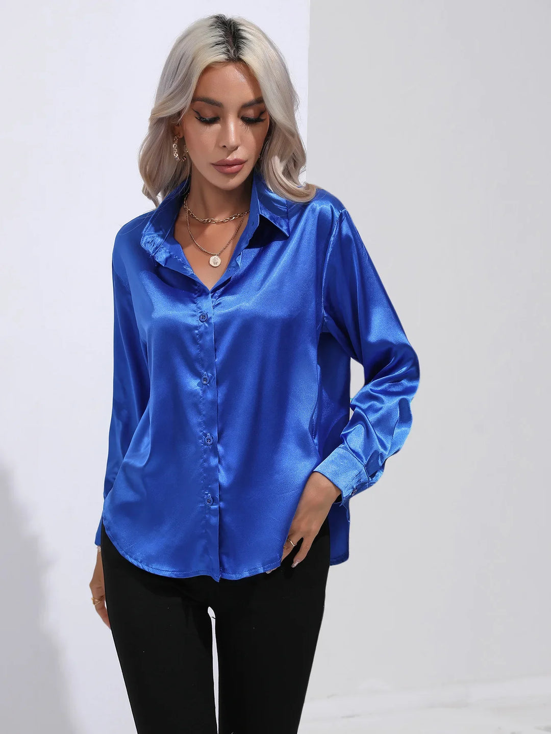 Sienna | Satinblus med Knappdetaljer
